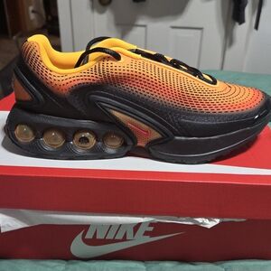 Nike Black and Orange Gradient Tuned Air Running Shoes